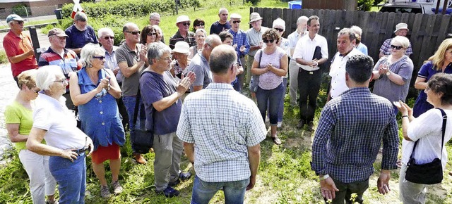 Gro war das Interesse am Vortrag ber...Fundort der ehemaligen Binzener  Burg.  | Foto: Markus Maier