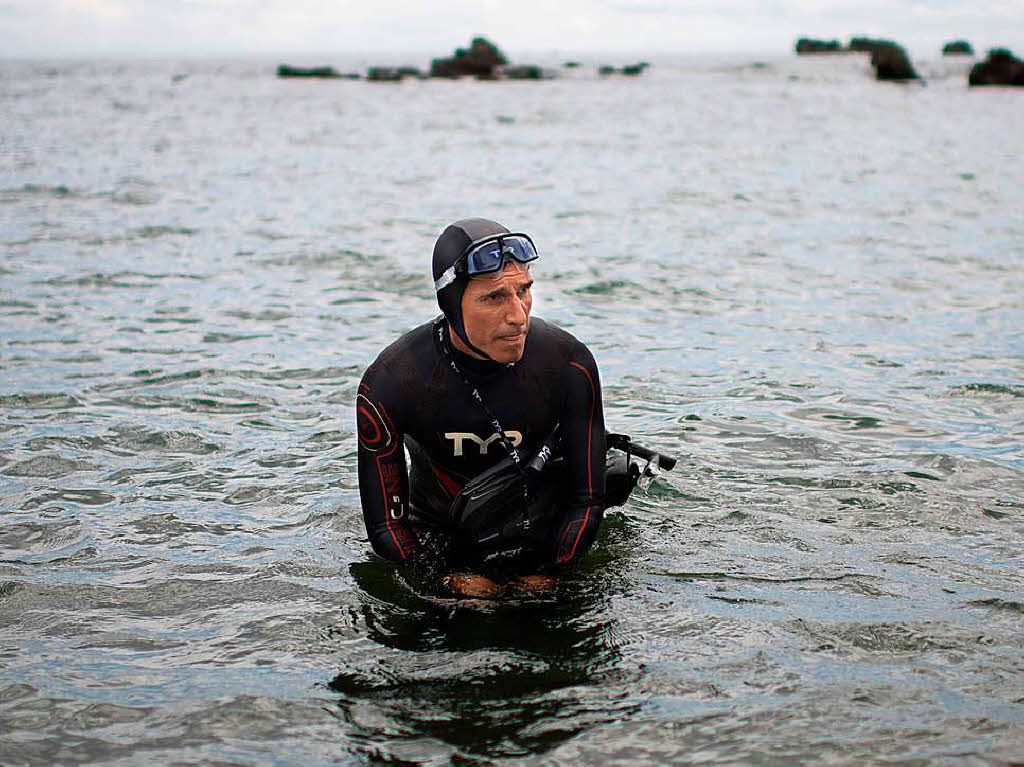 Der franzsische Marathon-Schwimmer Benoit "Ben" Lecomte, beim Start seines Versuchs, den  Pazifik  in Choshizu berqueren. Eine Aktion anlsslich des Tags der Umwelt.