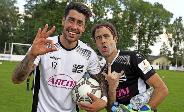 Der Spanier Cristian Giles Sanchez und...iel des FC 08 Villingen in Pirmasens.   | Foto: Dieter Reinhard