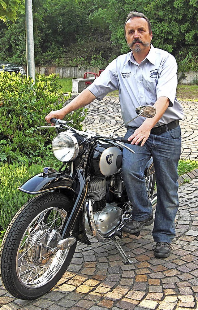 Oldiefreund Werner Brendle hngt an  alten Motorrdern.   | Foto: Privat