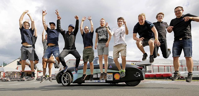 Die berflieger vom Schluckspecht-Team... autonom durch den Parcours (rechts).   | Foto: Hochschule Offenburg