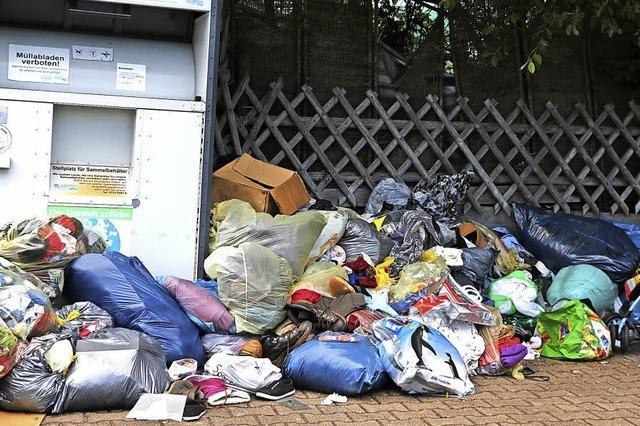 Kleidercontainer ist kein Müllplatz