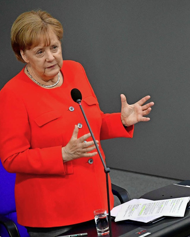 Angela Merkel bei der Befragung  | Foto: afp