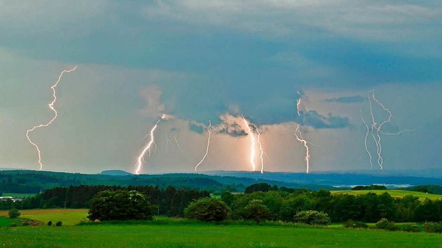 Heftige Unwetter begleiten die derzeitige Wetterlage.  | Foto: obs