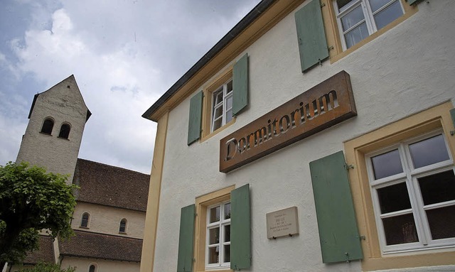 Mit Blick auf die Klosterkirche St. Cy...bietet das Dormitorium Hotelzimmer an.  | Foto: mnch