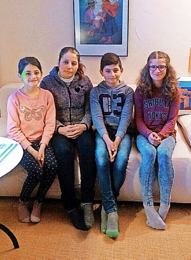 Nessrin, Semira, Akram und Zischup-Autorin Marina (von links)   | Foto: privat