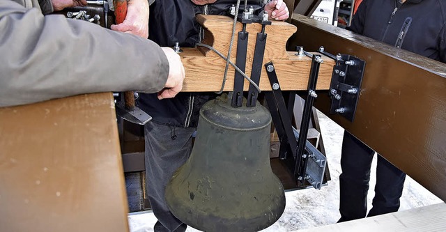 Kleine Glocke, groer rger: Montage im Jahr 2015   | Foto: Hans Meidhof