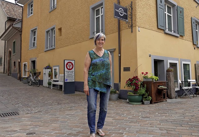 Rosa Hrbin vor ihrem Hostel   | Foto: Valentin Zumsteg