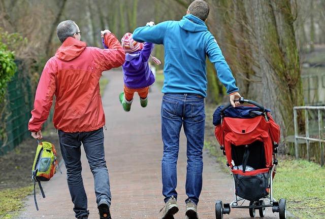 Regenbogenfamilie nennt man die Konste...chen eine Ehe fhren und Kinder haben.  | Foto: Jens Kalaene (DPA-TMN)