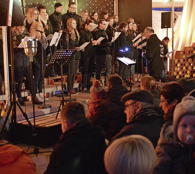 Der Chor Rckendwind bei einem Auftritt 2017  | Foto: Horatio Gollin