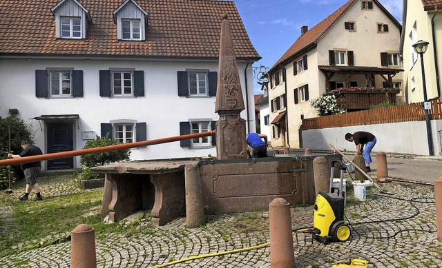 Der Rhrenbrunnen in Blansingen wird v... wurde er vom Ortschaftsrat gewienert.  | Foto: Helmut Wiedemann