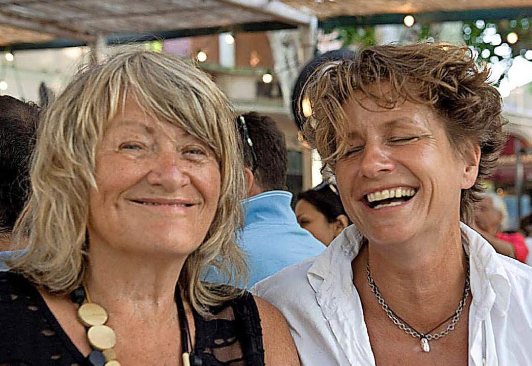 Die Publizistin Alice Schwarzer hat di... Bettina Flitner (rechts) geheiratet.   | Foto: dpa