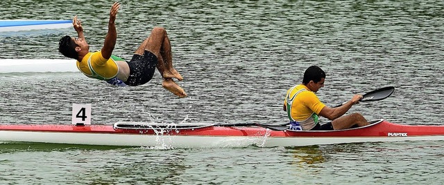 Saeid Fazloula (li.) feiert seine Medaille bei den Asienspielen 2014.   | Foto: AFP