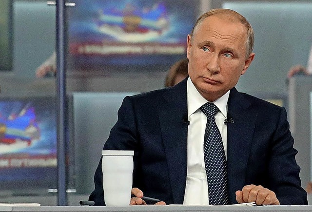 Putin beantwortet die Anliegen der Br... ordnet die Lsungen der Probleme an.   | Foto: dpa