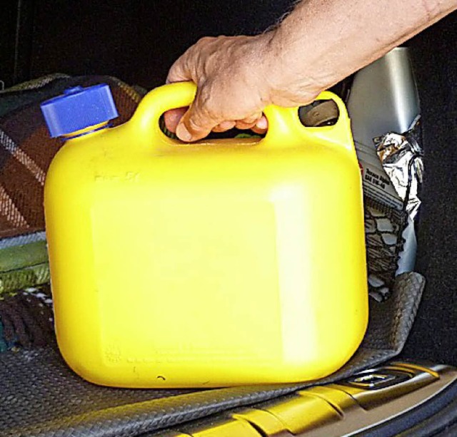 Benzinkanister sollten gut gesichert werden.   | Foto: dpa