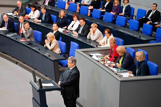 Der AfD-Abgeordnete Thomas Seitz schweigt am Freitag in der Bundestagsdebatte.   | Foto: dpa