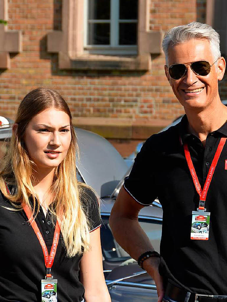 Fahren einen Jaguar: Andreas Herz, Vorstandsmitglied der Volksbank in der Ortenau in Offenburg, mit Tochter Leonie