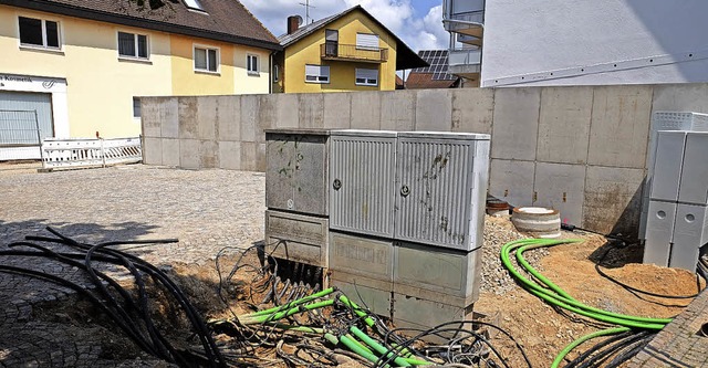 Derzeit laufen die Arbeiten auf dem  Lindenplatz.   | Foto: Martin Pfefferle