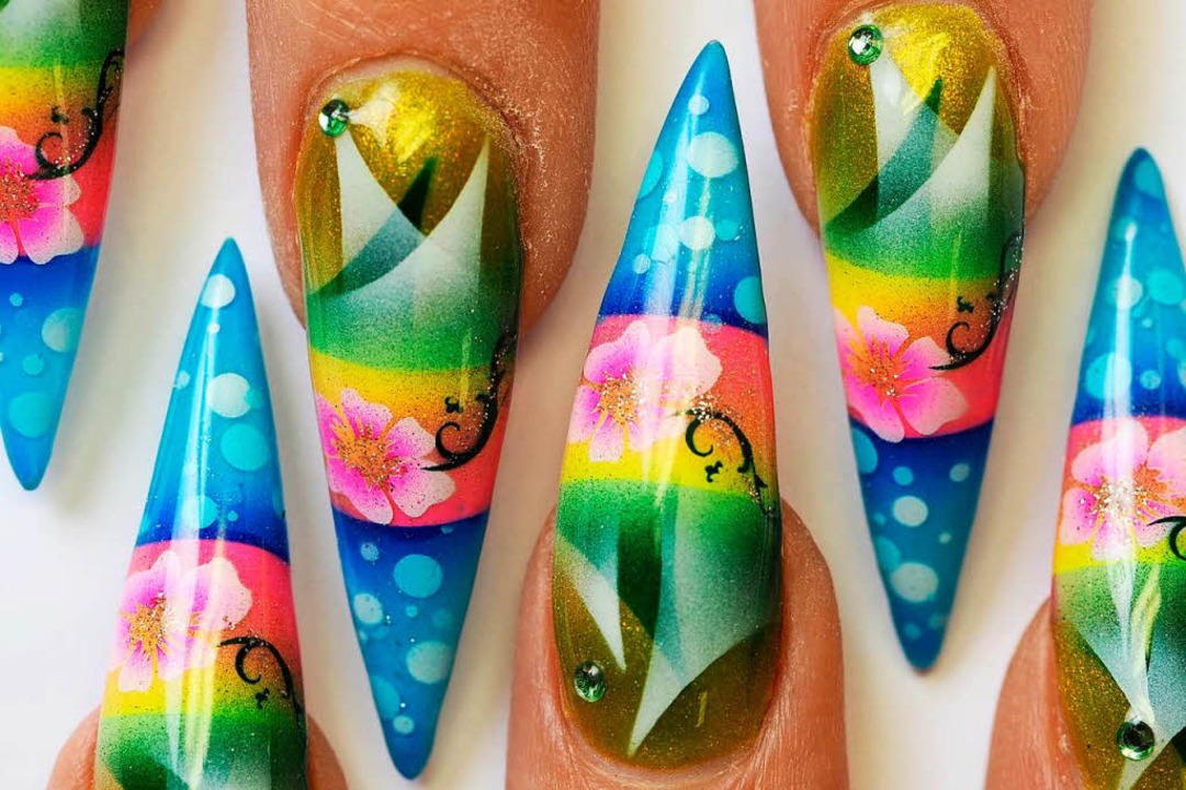 Ärger über quietschbunte Nagelstudios in Rheinfelden Rheinfelden Badische Zeitung