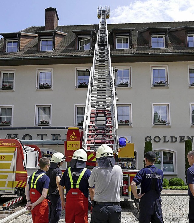 Die Feuerwehr Bad Sckingen veranstalt...ei Berufsfeuerwehrmnnern aus Hamburg.  | Foto: Nina Witwicki