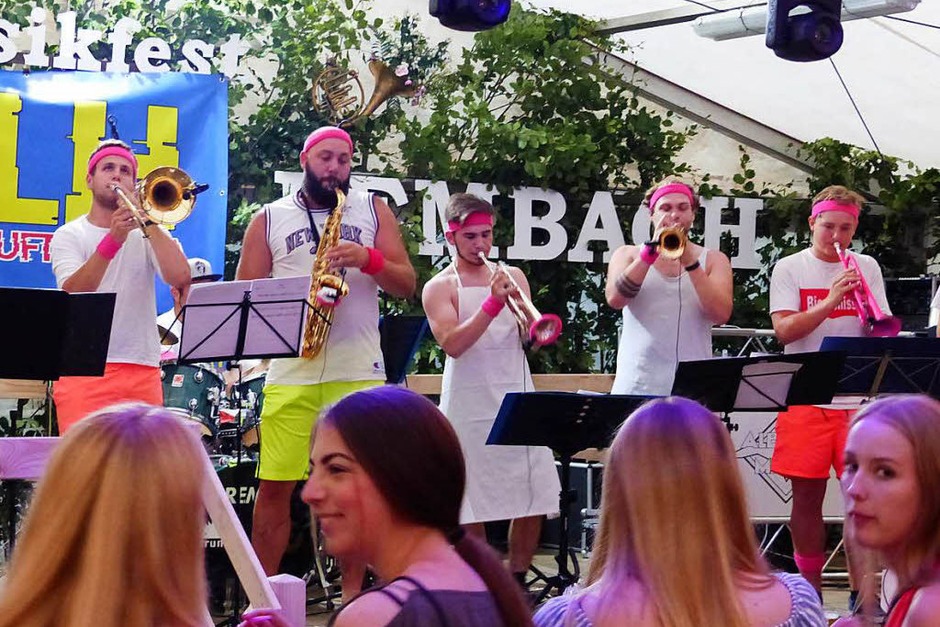 Beste Stimmung herrschte beim Bezirksmusikfest, das der Musikverein "Harmonie" Lembach organisiert hatte. Beste Stimmung herrschte beim Bezirksmusikfest, das der Musikverein "Harmonie" Lembach organisiert hatte.