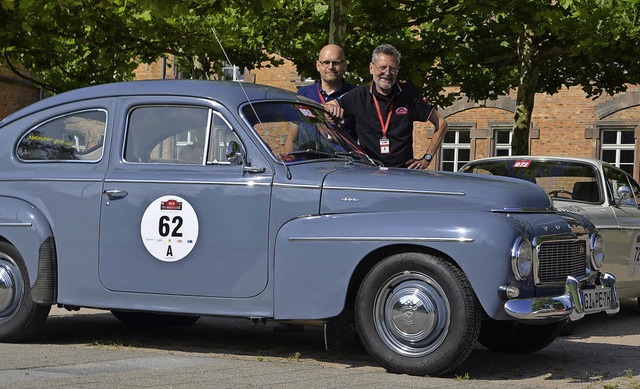 Waren mit einem Volvo dabei: Hans-Hennig Kiefer (rechts) und Wolfgang Voigt   | Foto: Hubert Rderer
