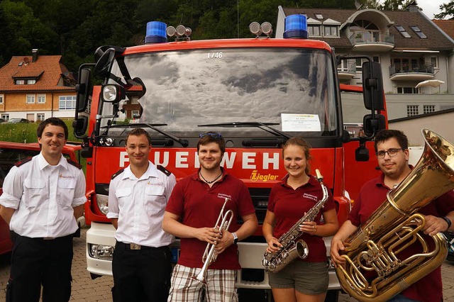 Bringen Feuerwehr und Musik zusammen: ... Steck und Normen Steiger (von links).  | Foto: Verena Wehrle