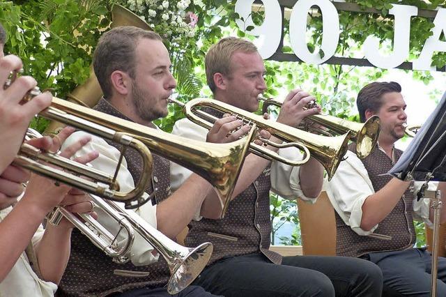 Gelungenes Fest schweit zusammen