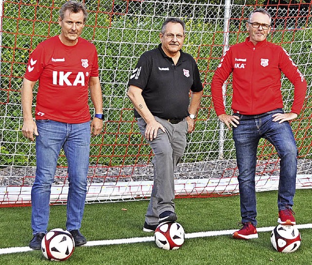 Immer am Ball: Vereinsvorsitzender Ger...eck und Joachim Rotzinger (von links)   | Foto: Rainer Ruther