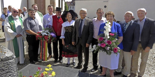 Die Delegation am Grab von Arthur Andlauer  | Foto: Ortsverwaltung Schuttern