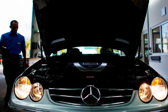 Der Skandal erreicht die Kunden von Daimler.  | Foto: dpa