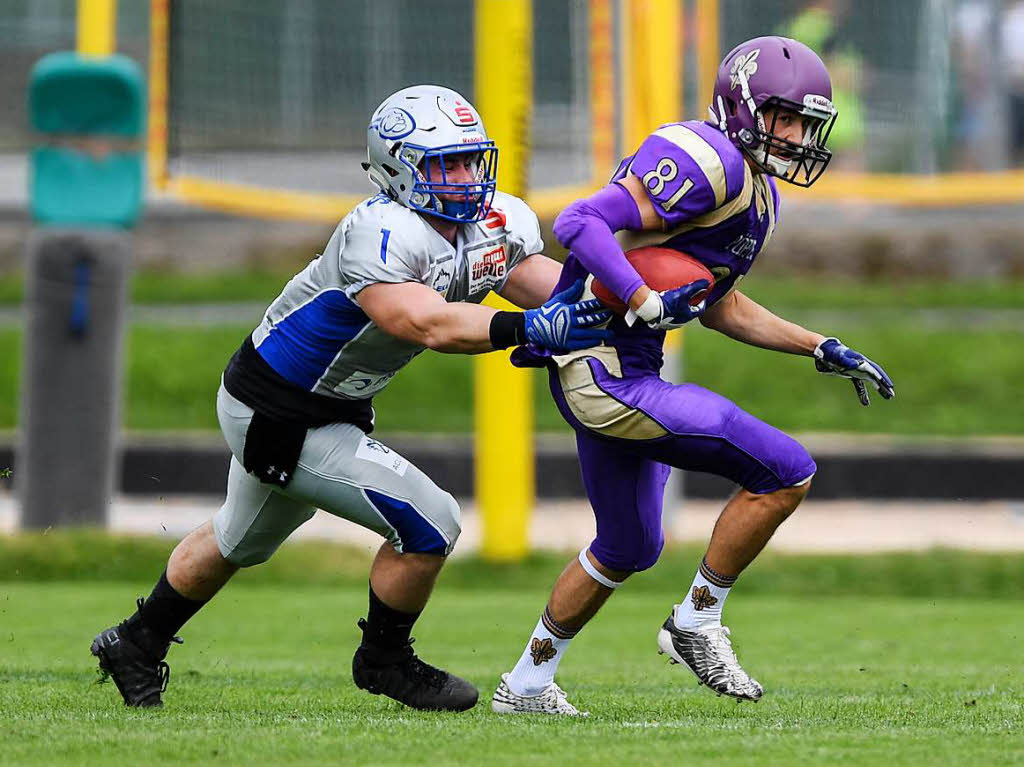 Action rund ums Ei der Begierde – American Football im FT-Sportpark bei den Freiburger Sacristans.