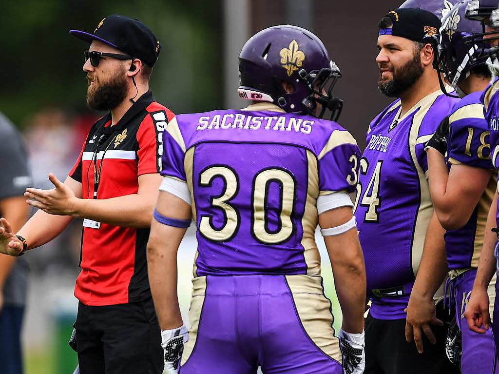 Action rund ums Ei der Begierde – American Football im FT-Sportpark bei den Freiburger Sacristans.