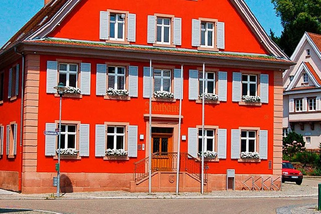 Es gibt Rathuser, die umkmpfter sind... dem Wahlzettel stehen nur zwei Namen.  | Foto: Christian Ringwald