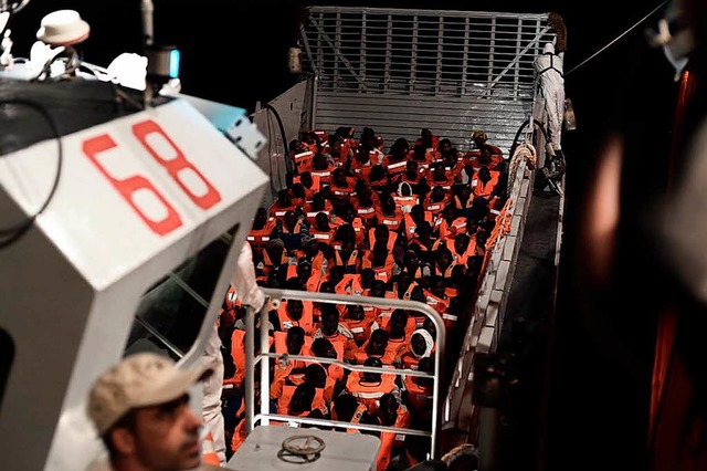 Flchtlinge an Bord des Rettungsschiffes Aquarius   | Foto: AFP