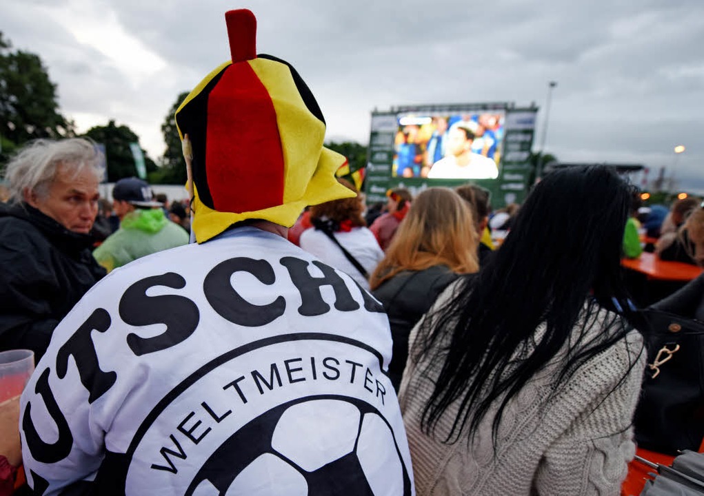 Public Viewing in Freiburg? fudder hat...ll die WM in Russland verfolgen kannst  | Foto: dpa