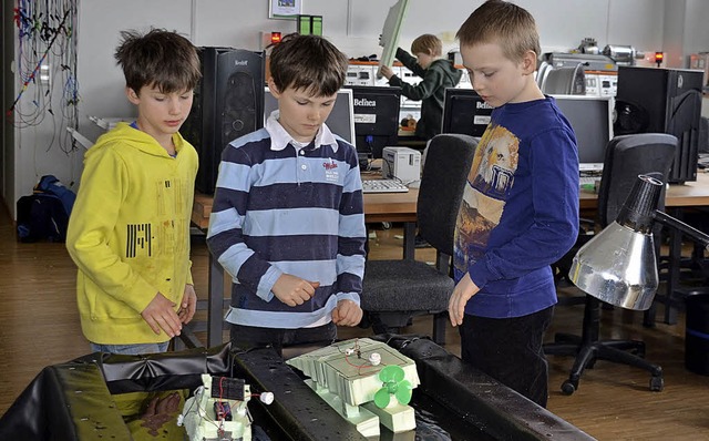2012 ist die Hector-Kinderakademie am ...2014 hie es Solarboote bauen (Bild).   | Foto: Textdirekt