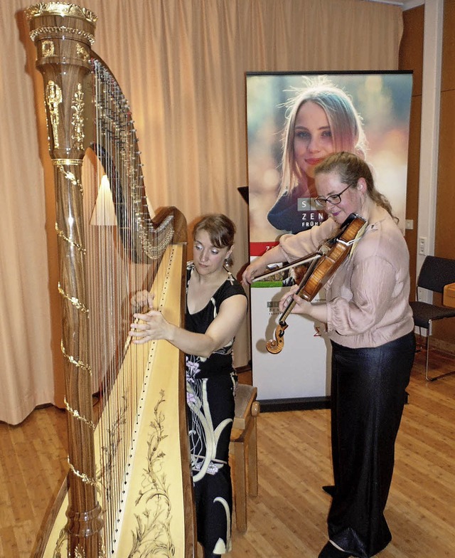 Nina Reddig (Violine) und Miriam Overl...Zentrum in Bad Sckingen ein Konzert.   | Foto: Michael Gottstein