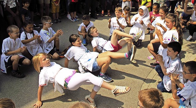 Bunt und lustig war das Internationale...lfest der Sonnenrainschule Rheinweiler  | Foto: Jutta Schtz