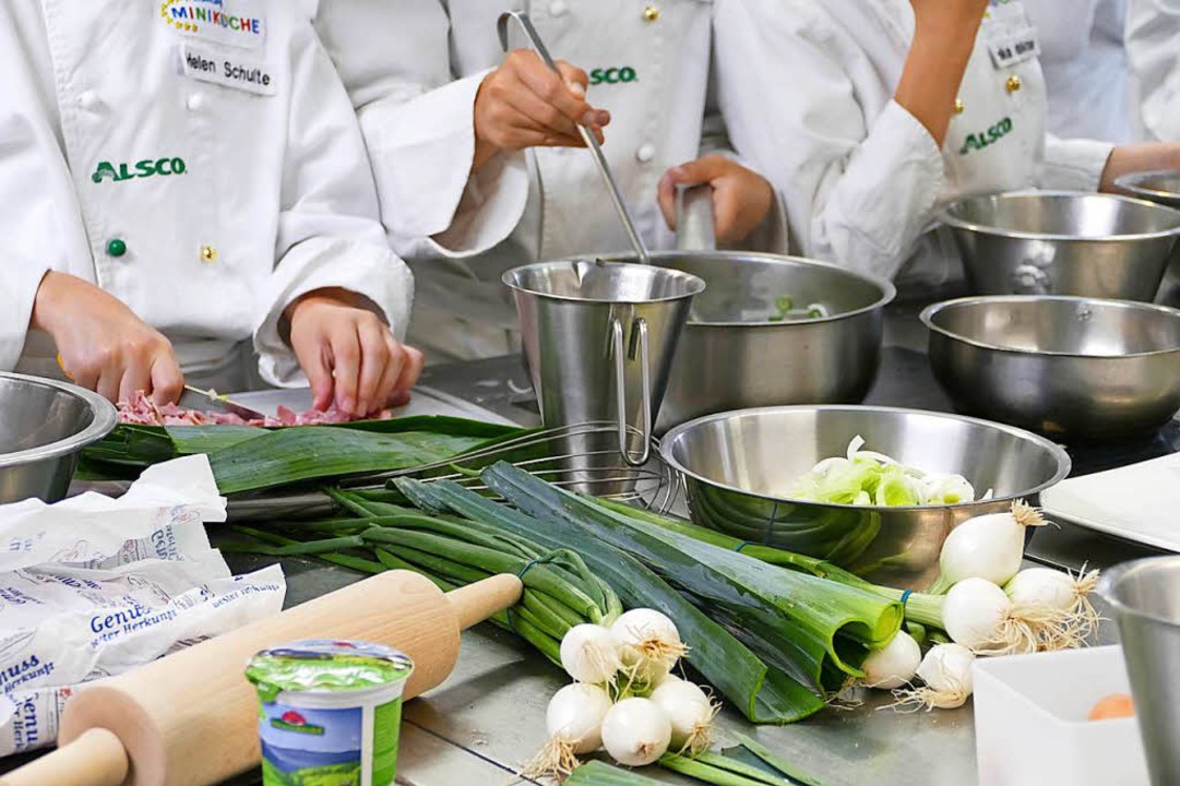 "Europa Miniköche" machen Abschlussprüfung in Oberried - Gastronomie