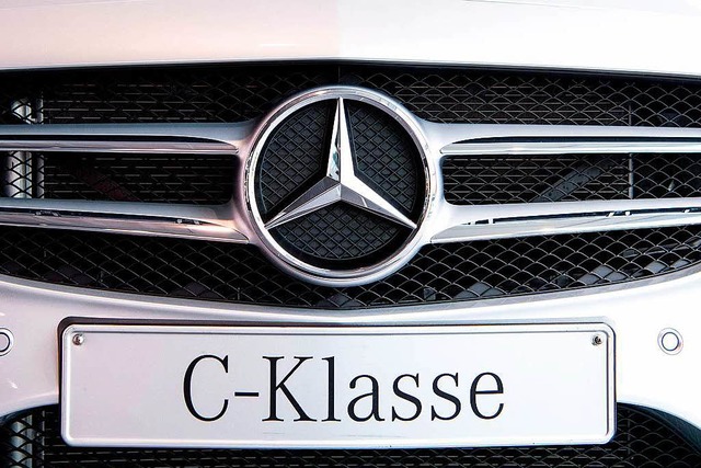 Die hufig verkaufte C-Klasse von Daimler ist von dem Rckruf betroffen.  | Foto: dpa