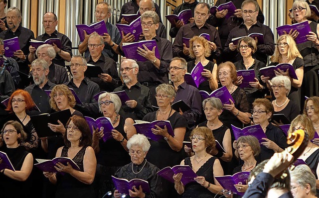 Die Kantorei sang  sehr beweglich und eindringlich.   | Foto: Roswitha Frey