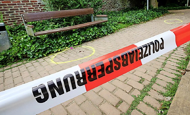 Der Tatort in einem Park von Viersen   | Foto: dpa