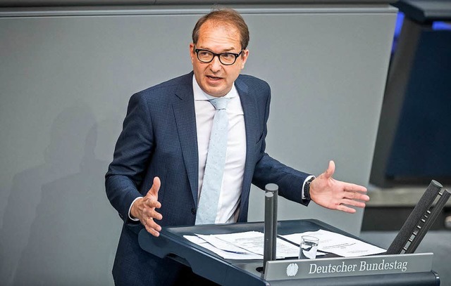 Alexander Dobrindt (CSU)  spricht bei ...chen Bundestages im Reichstagsgebude.  | Foto: dpa
