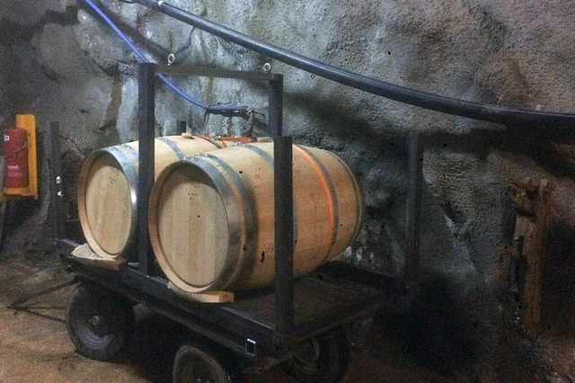 Das Ihringer Weingut Schweizer lagert Wein im Schauinsland-Stollen  | Foto: privat