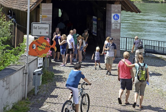 Das Nadelhr: Die Radverbindung zwisch...stark frequentierte Holzbrcke fhren.  | Foto: Anika Maldacker