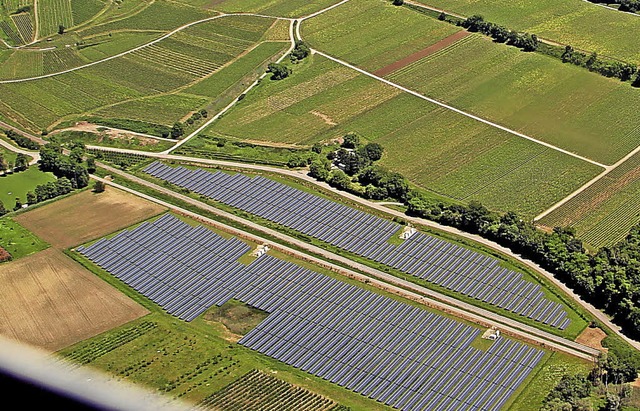 Der Solarpark Vogtsburg aus der Vogelperspektive   | Foto: Herbert Trogus