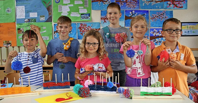 Giraffen, Geckos und kleine Pompom-Tie...undschule prsentieren ihre Arbeiten.   | Foto: Anja Kunz