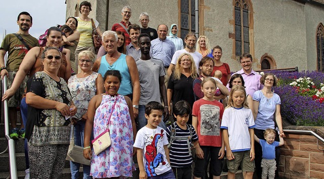 Gruppenfoto der Neubrger vor der Btzinger St. Albans-Kapelle   | Foto: David