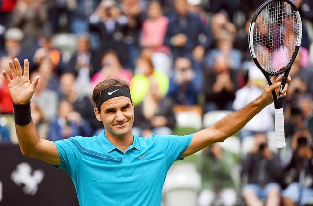 Am Ende des Matches zufrieden mit sich und der Welt: Roger Federer in Stuttgart   | Foto: dpa